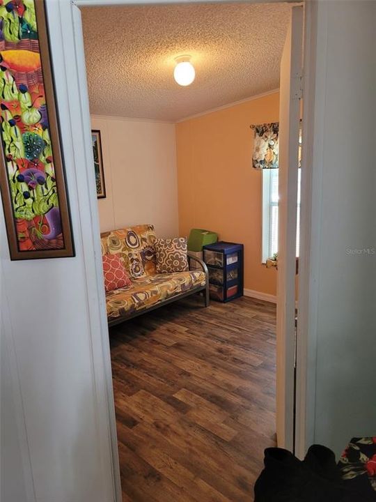 For Sale: $199,500 (3 beds, 2 baths, 1304 Square Feet)