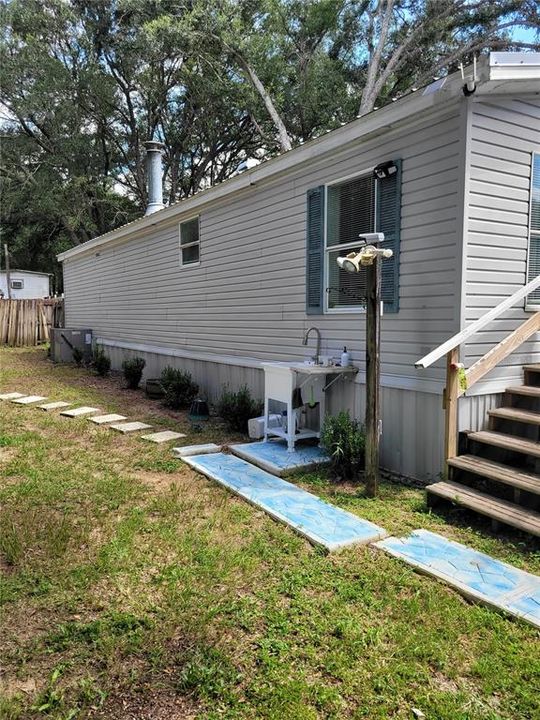 For Sale: $199,500 (3 beds, 2 baths, 1304 Square Feet)