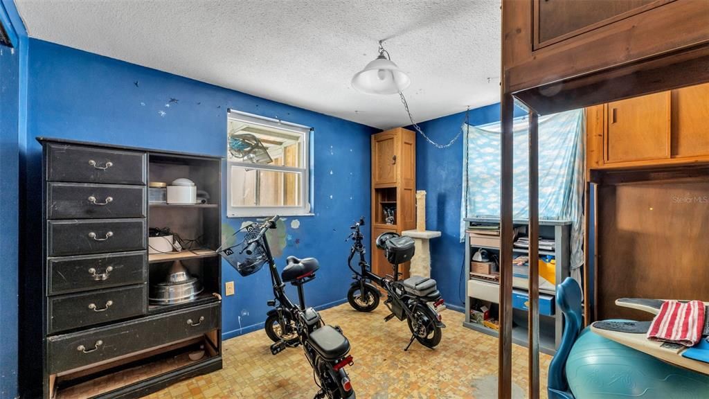 Под контрактом: $190,000 (2 спален, 1 ванн, 984 Квадратных фут)