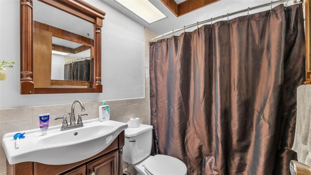 Под контрактом: $190,000 (2 спален, 1 ванн, 984 Квадратных фут)