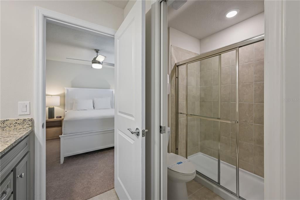 Под контрактом: $775,000 (9 спален, 6 ванн, 4399 Квадратных фут)