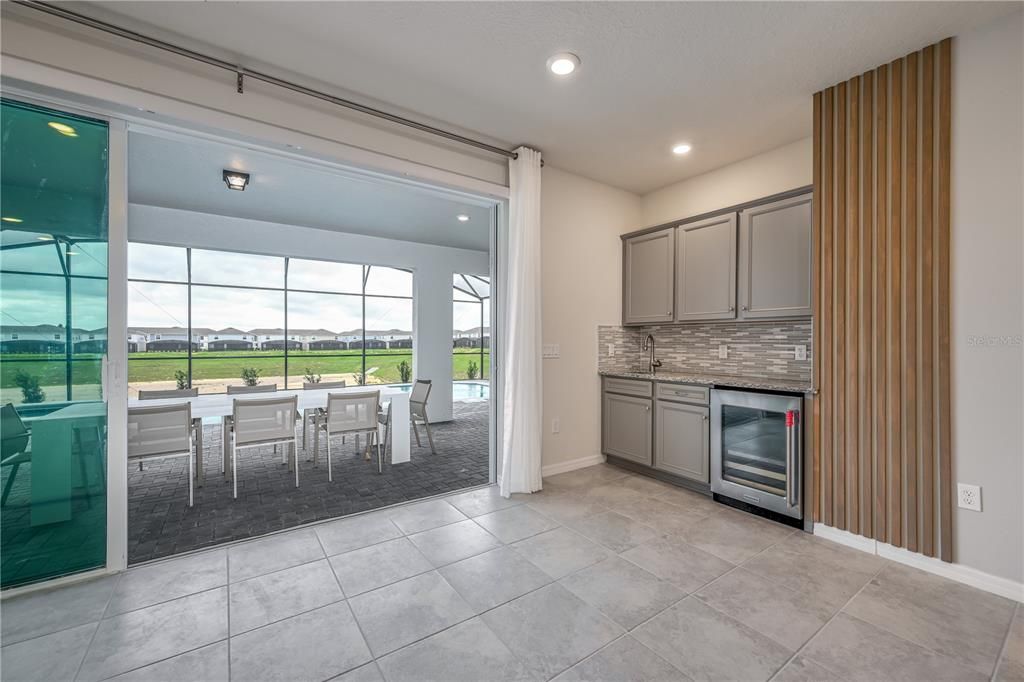 Под контрактом: $775,000 (9 спален, 6 ванн, 4399 Квадратных фут)