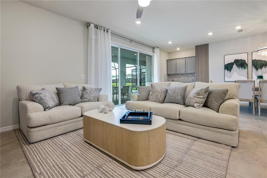 Под контрактом: $775,000 (9 спален, 6 ванн, 4399 Квадратных фут)