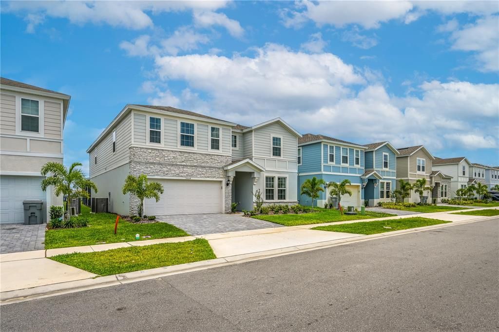 Под контрактом: $775,000 (9 спален, 6 ванн, 4399 Квадратных фут)