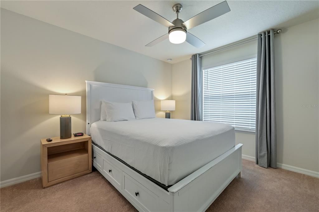 Под контрактом: $775,000 (9 спален, 6 ванн, 4399 Квадратных фут)