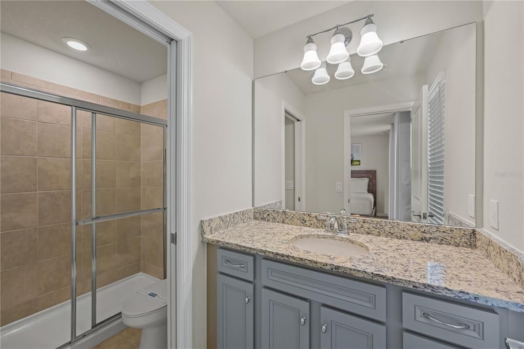 Под контрактом: $775,000 (9 спален, 6 ванн, 4399 Квадратных фут)