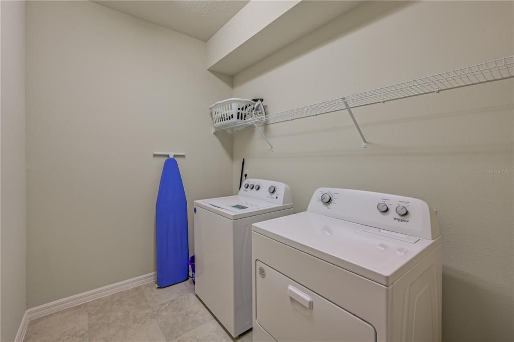 Под контрактом: $775,000 (9 спален, 6 ванн, 4399 Квадратных фут)