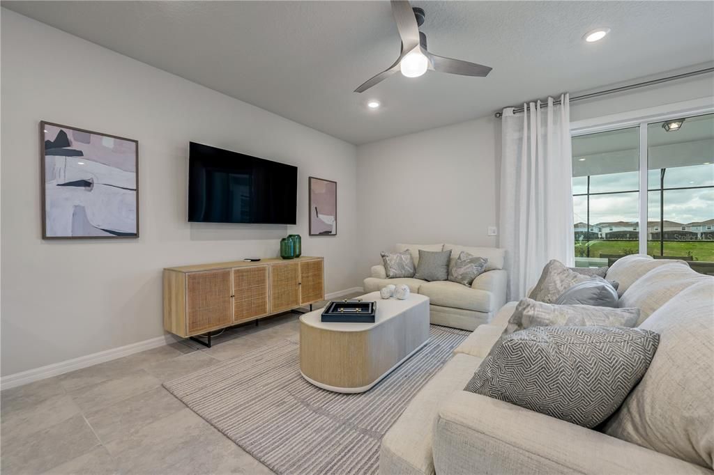 Под контрактом: $775,000 (9 спален, 6 ванн, 4399 Квадратных фут)