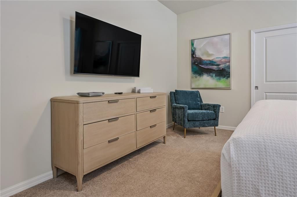 Под контрактом: $775,000 (9 спален, 6 ванн, 4399 Квадратных фут)