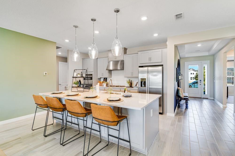 Activo con contrato: $666,000 (4 camas, 4 baños, 2921 Pies cuadrados)