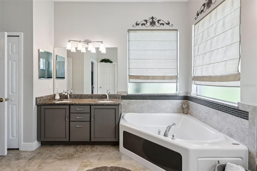 For Sale: $675,000 (4 beds, 3 baths, 2650 Square Feet)