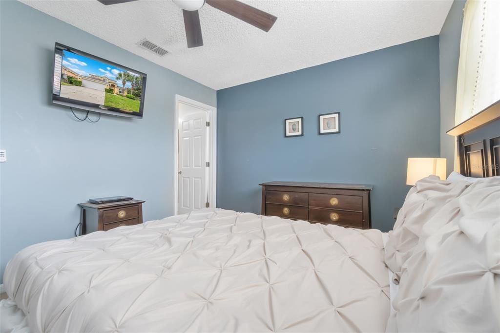 Active With Contract: $474,900 (5 beds, 4 baths, 2317 Square Feet)