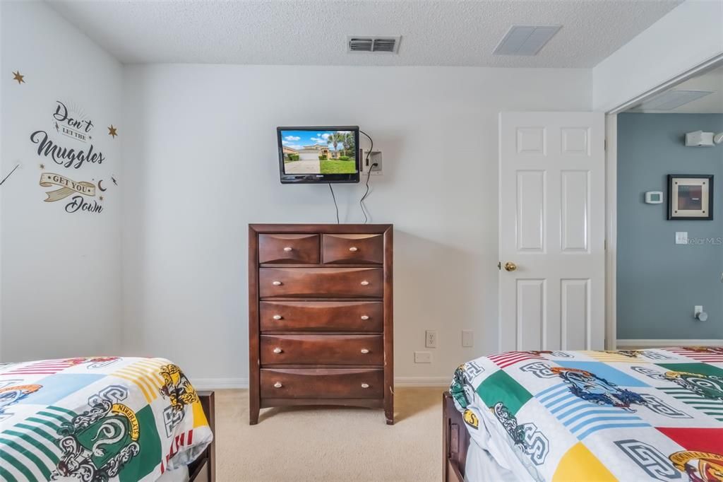 Active With Contract: $474,900 (5 beds, 4 baths, 2317 Square Feet)