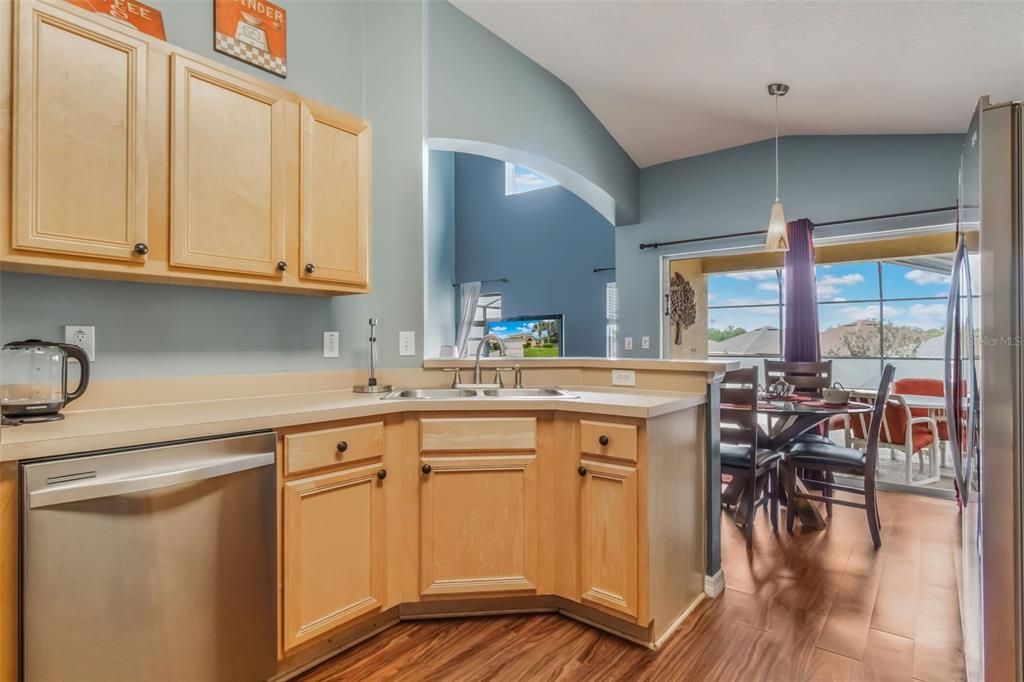 Active With Contract: $474,900 (5 beds, 4 baths, 2317 Square Feet)