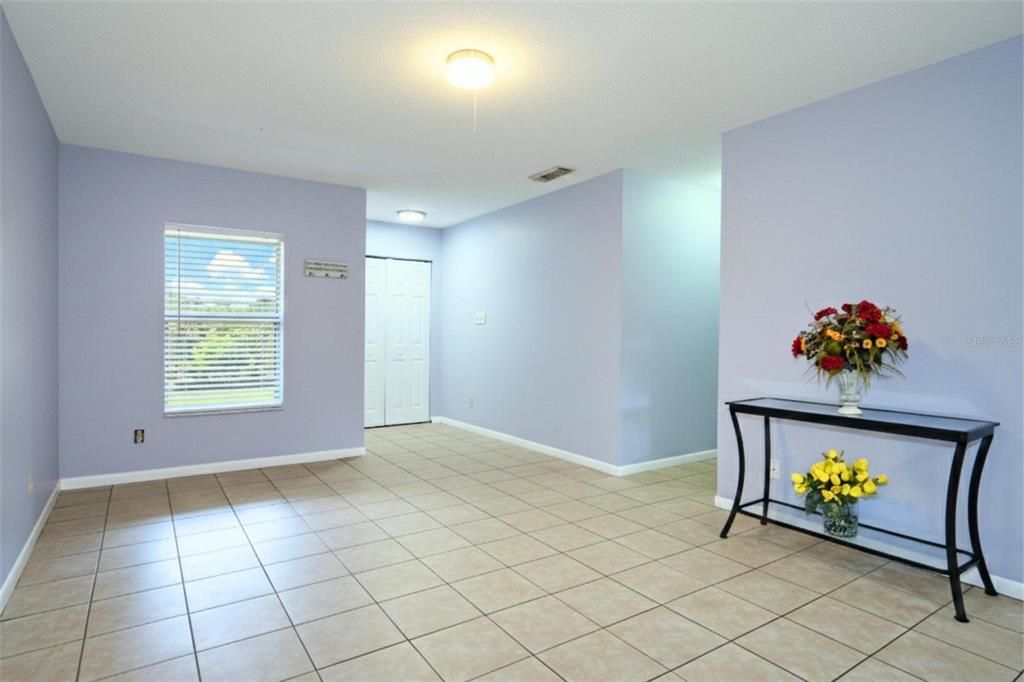 待售: $240,000 (3 贝兹, 2 浴室, 1247 平方英尺)