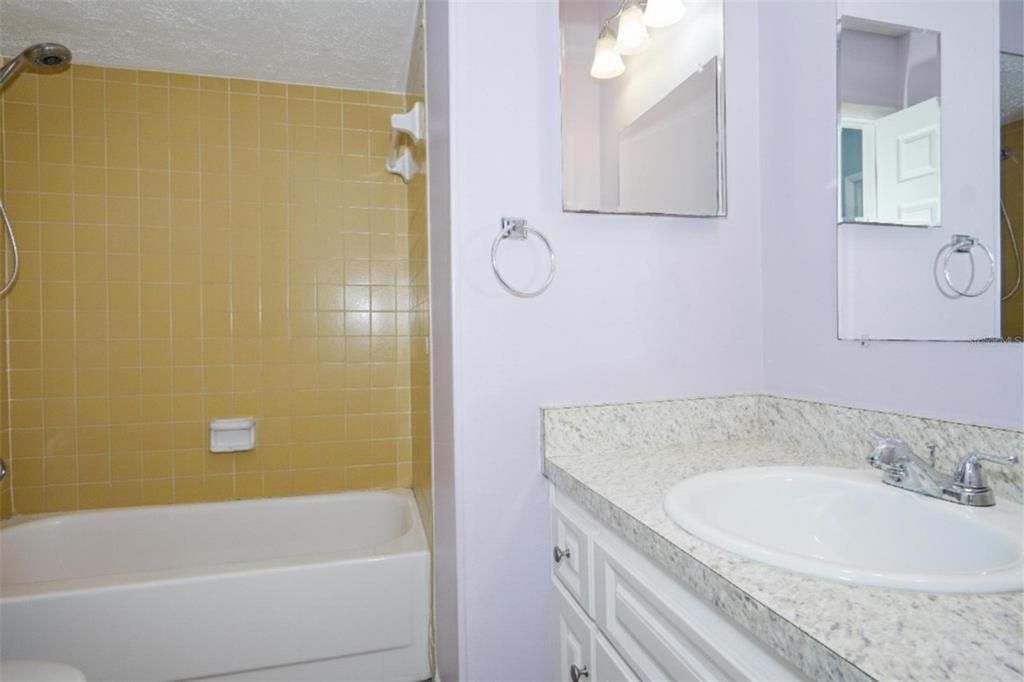 待售: $240,000 (3 贝兹, 2 浴室, 1247 平方英尺)