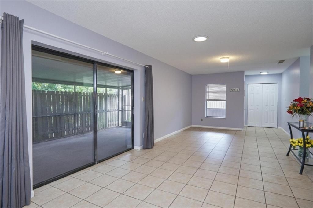 待售: $240,000 (3 贝兹, 2 浴室, 1247 平方英尺)