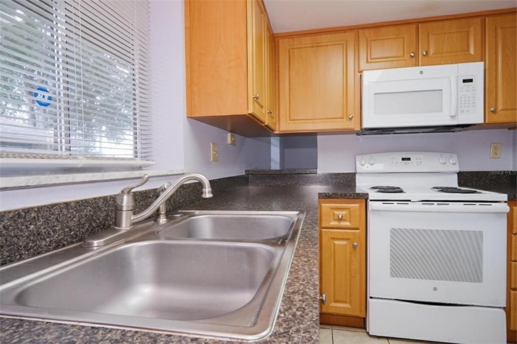 待售: $240,000 (3 贝兹, 2 浴室, 1247 平方英尺)