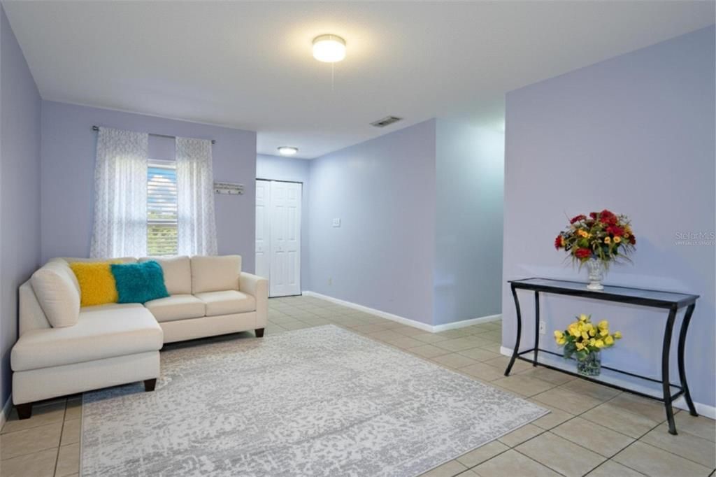 待售: $240,000 (3 贝兹, 2 浴室, 1247 平方英尺)