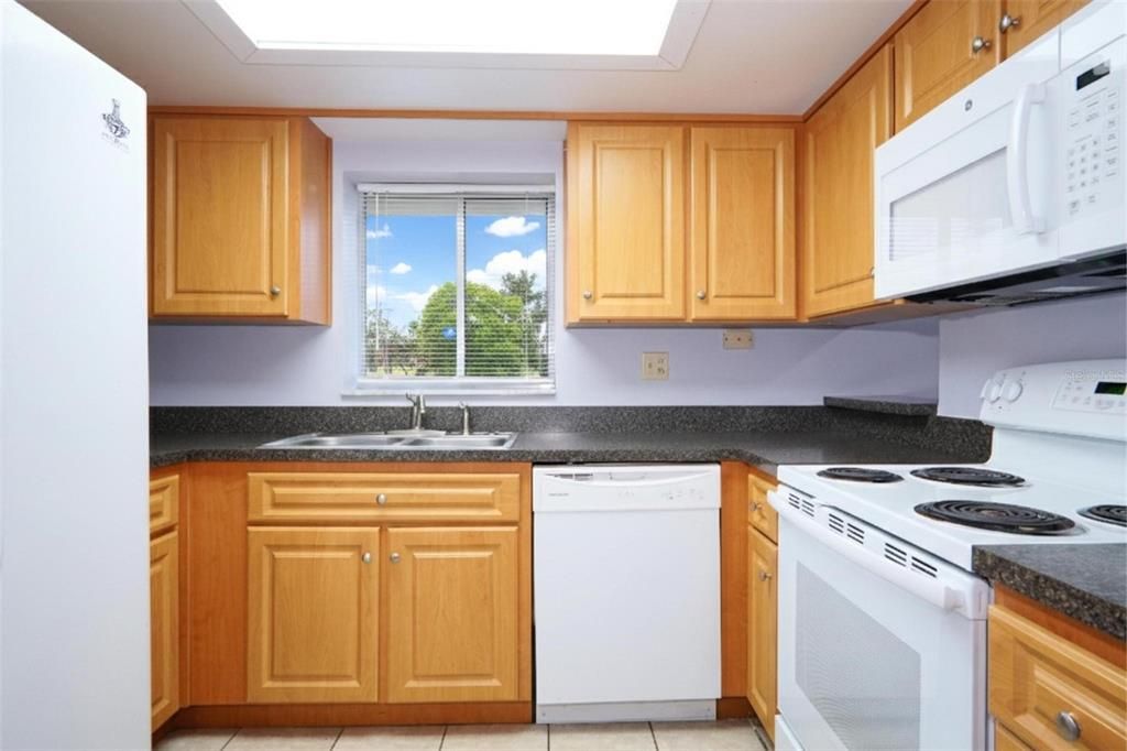 待售: $240,000 (3 贝兹, 2 浴室, 1247 平方英尺)