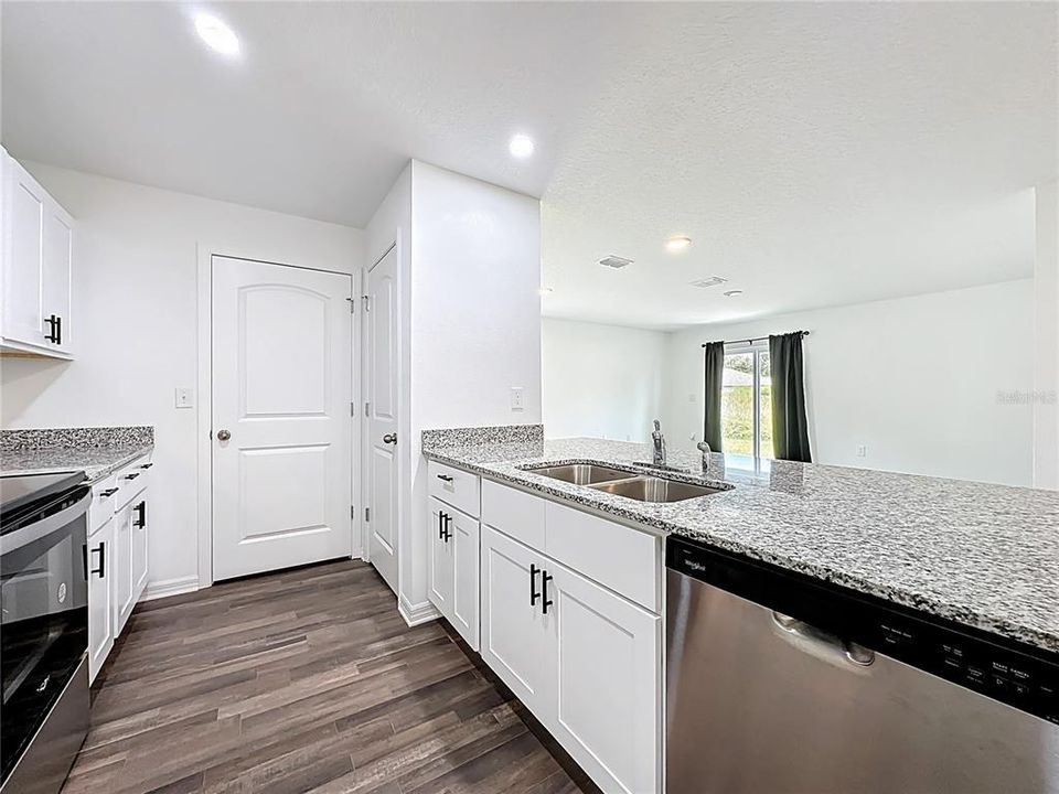 待售: $232,900 (3 贝兹, 2 浴室, 1272 平方英尺)