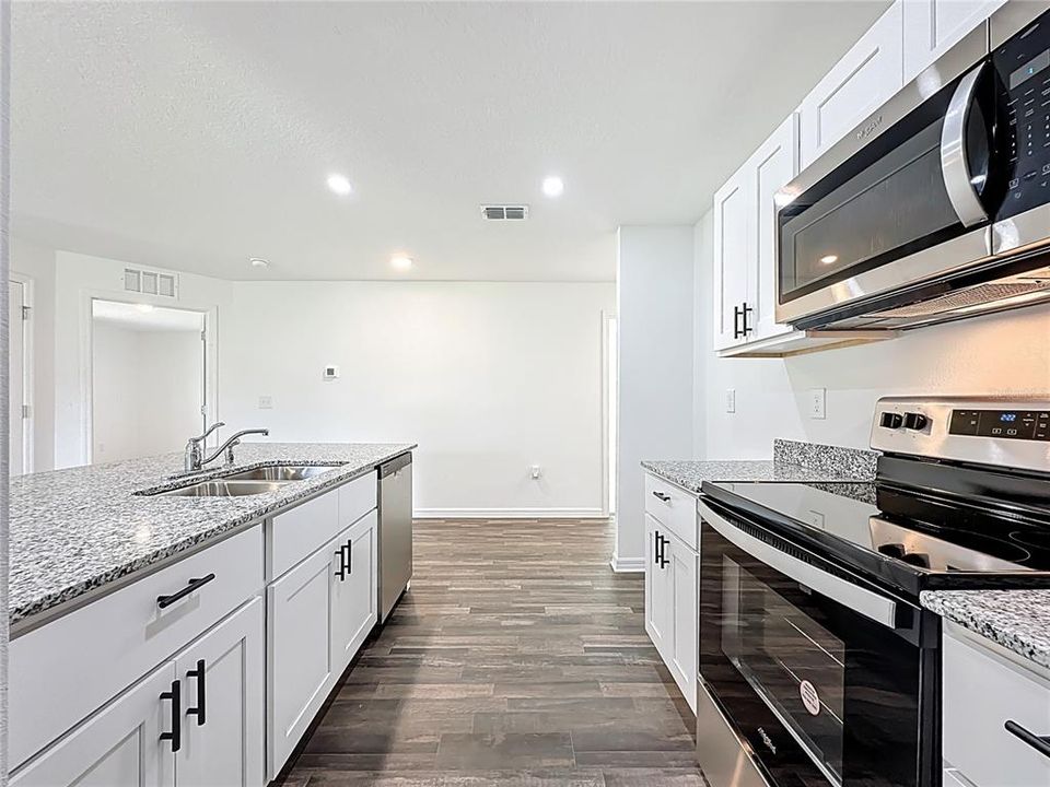 待售: $232,900 (3 贝兹, 2 浴室, 1272 平方英尺)