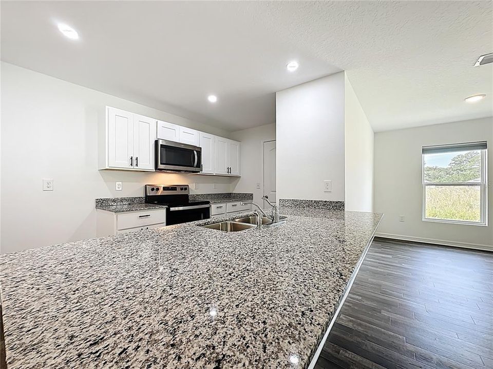 待售: $232,900 (3 贝兹, 2 浴室, 1272 平方英尺)