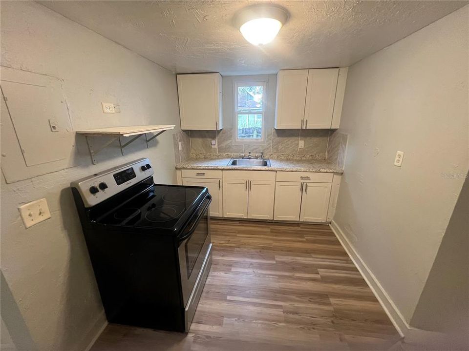 出租: $1,550 (2 贝兹, 2 浴室, 900 平方英尺)