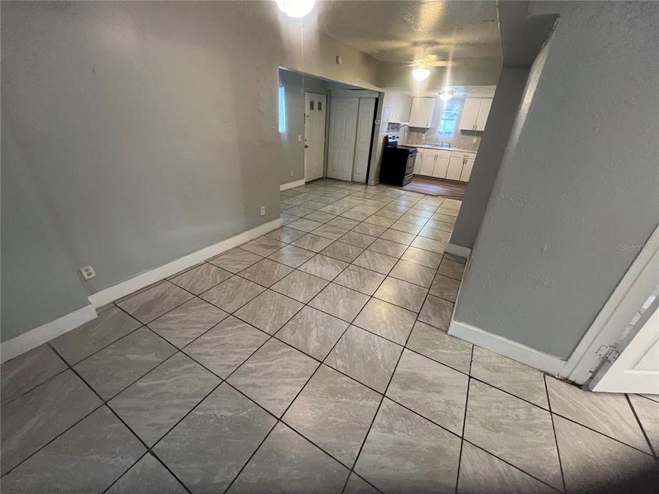 出租: $1,550 (2 贝兹, 2 浴室, 900 平方英尺)