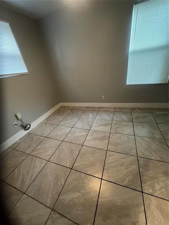 出租: $1,550 (2 贝兹, 2 浴室, 900 平方英尺)