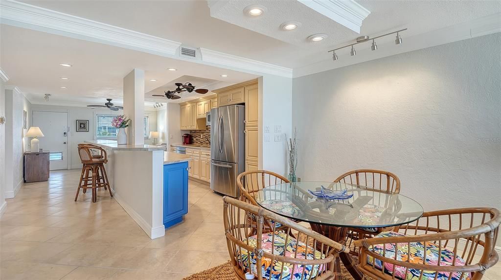 For Sale: $675,000 (2 beds, 2 baths, 1309 Square Feet)