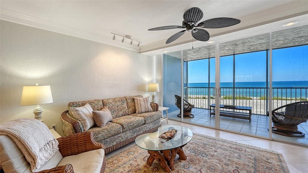 For Sale: $675,000 (2 beds, 2 baths, 1309 Square Feet)