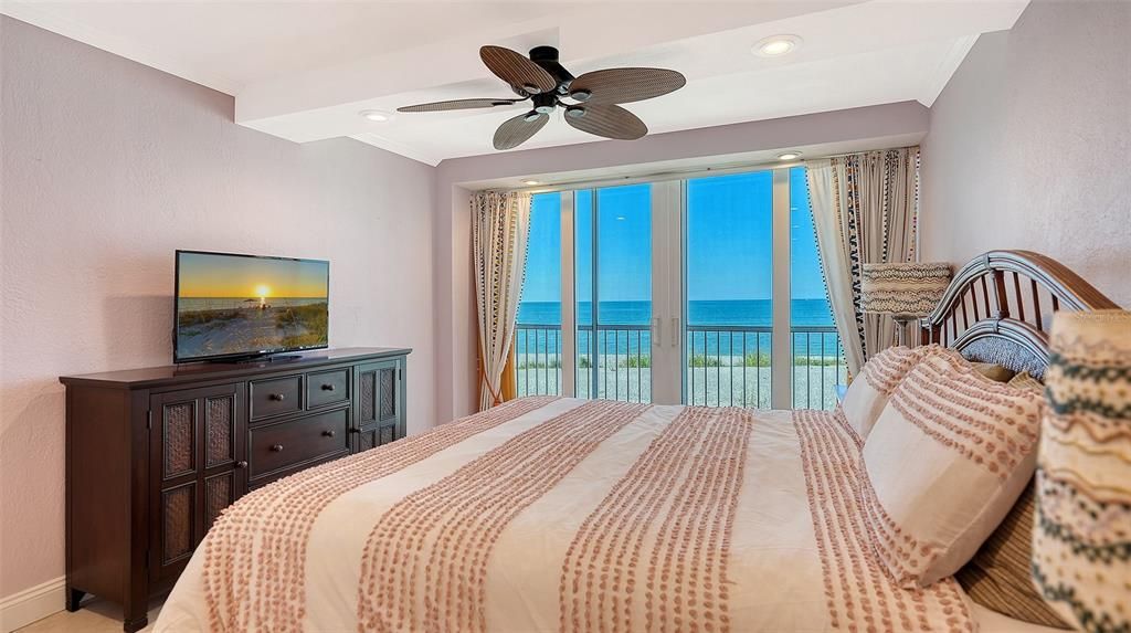 For Sale: $675,000 (2 beds, 2 baths, 1309 Square Feet)