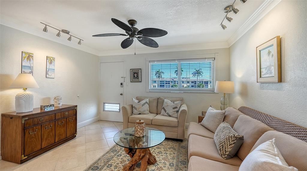 For Sale: $675,000 (2 beds, 2 baths, 1309 Square Feet)