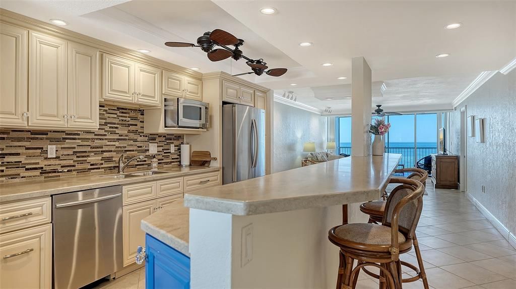 For Sale: $675,000 (2 beds, 2 baths, 1309 Square Feet)