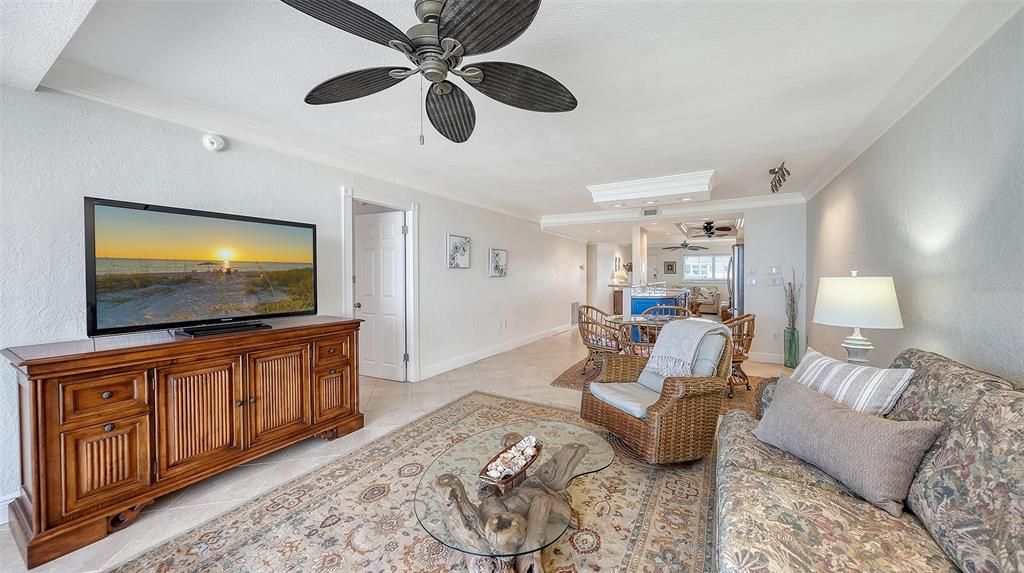 For Sale: $675,000 (2 beds, 2 baths, 1309 Square Feet)