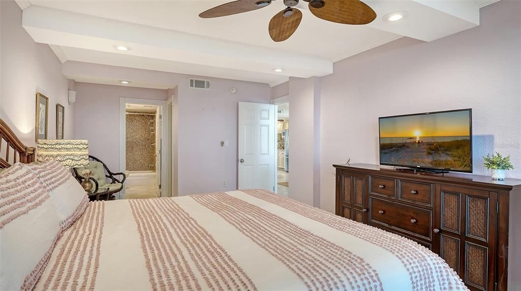 For Sale: $675,000 (2 beds, 2 baths, 1309 Square Feet)