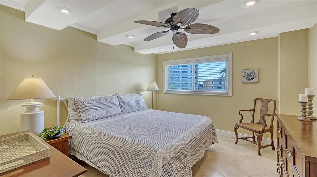 For Sale: $675,000 (2 beds, 2 baths, 1309 Square Feet)