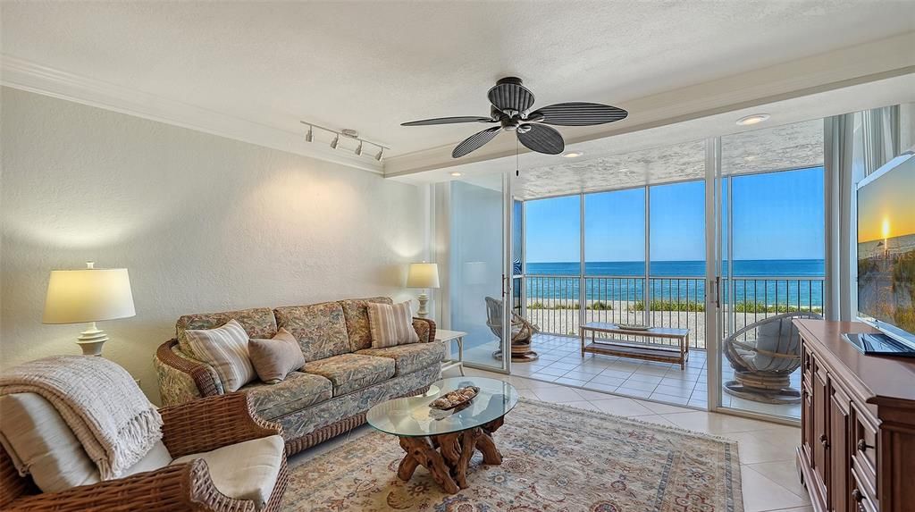 For Sale: $675,000 (2 beds, 2 baths, 1309 Square Feet)