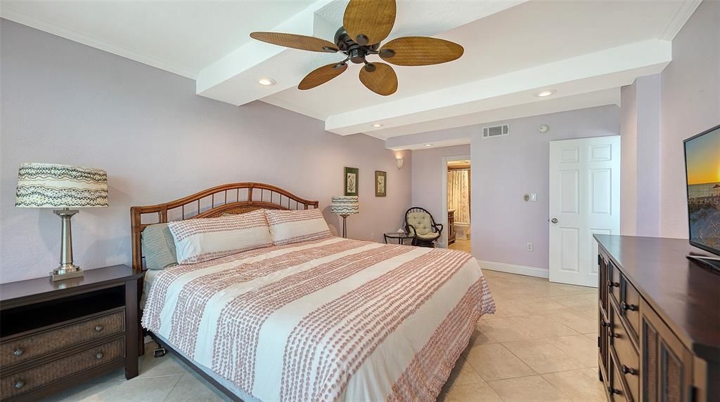 For Sale: $675,000 (2 beds, 2 baths, 1309 Square Feet)