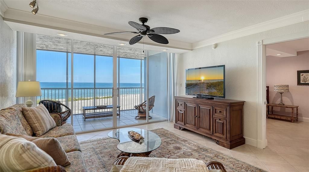 For Sale: $675,000 (2 beds, 2 baths, 1309 Square Feet)