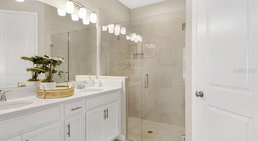 Activo con contrato: $500,000 (4 camas, 3 baños, 2138 Pies cuadrados)