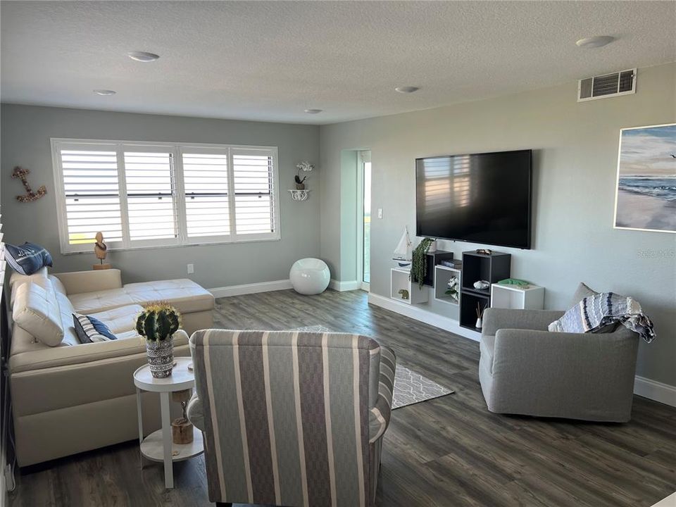 For Rent: $5,500 (2 beds, 2 baths, 1100 Square Feet)