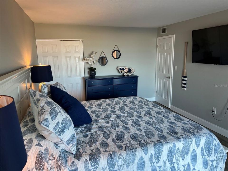 For Rent: $5,500 (2 beds, 2 baths, 1100 Square Feet)