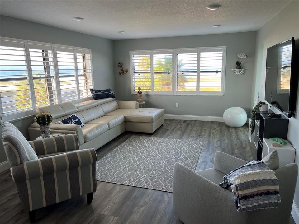 For Rent: $5,500 (2 beds, 2 baths, 1100 Square Feet)