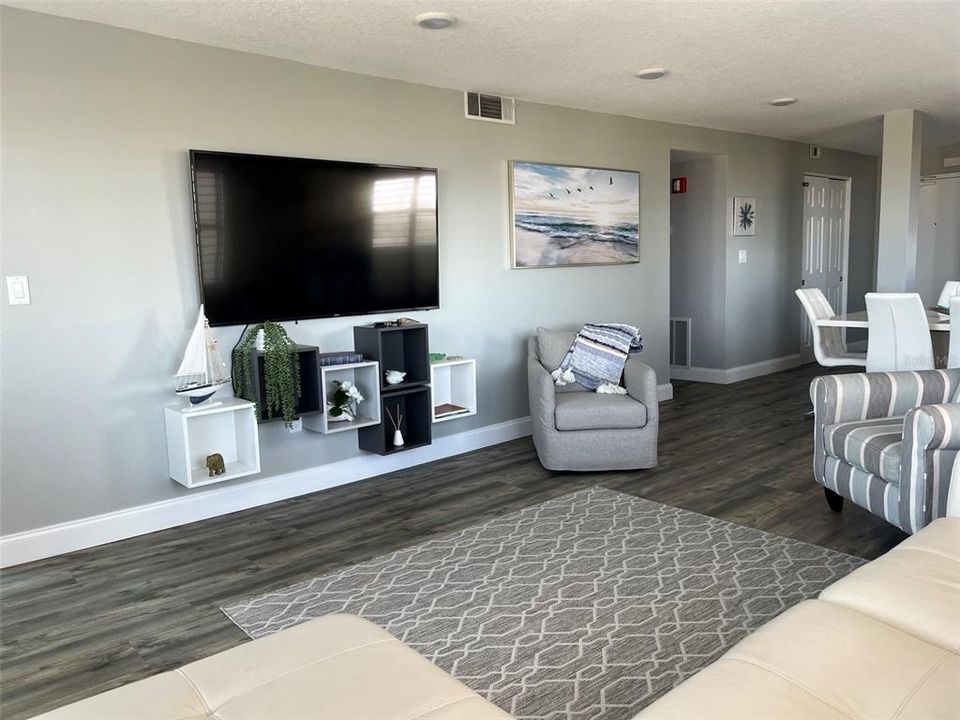 For Rent: $5,500 (2 beds, 2 baths, 1100 Square Feet)