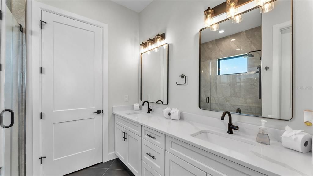 待售: $725,000 (4 贝兹, 3 浴室, 2533 平方英尺)