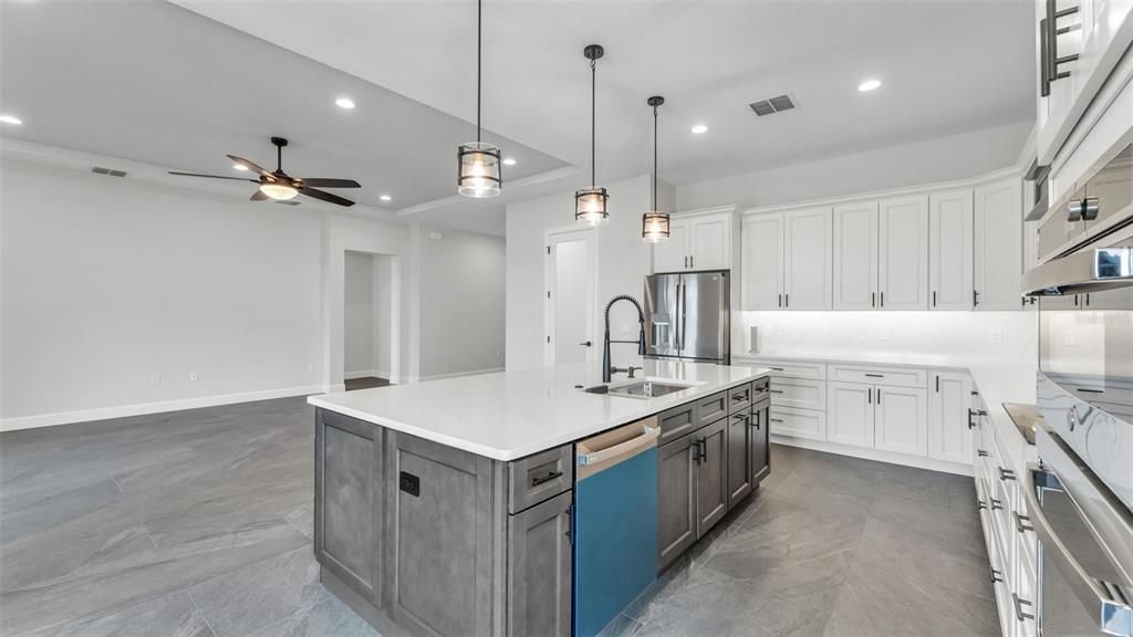 待售: $725,000 (4 贝兹, 3 浴室, 2533 平方英尺)