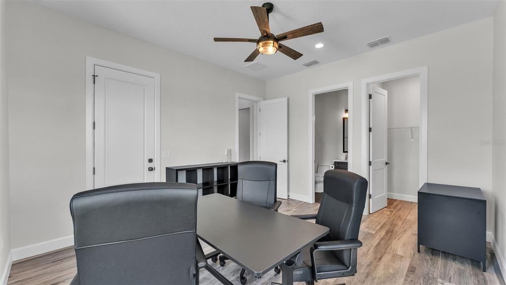 待售: $725,000 (4 贝兹, 3 浴室, 2533 平方英尺)