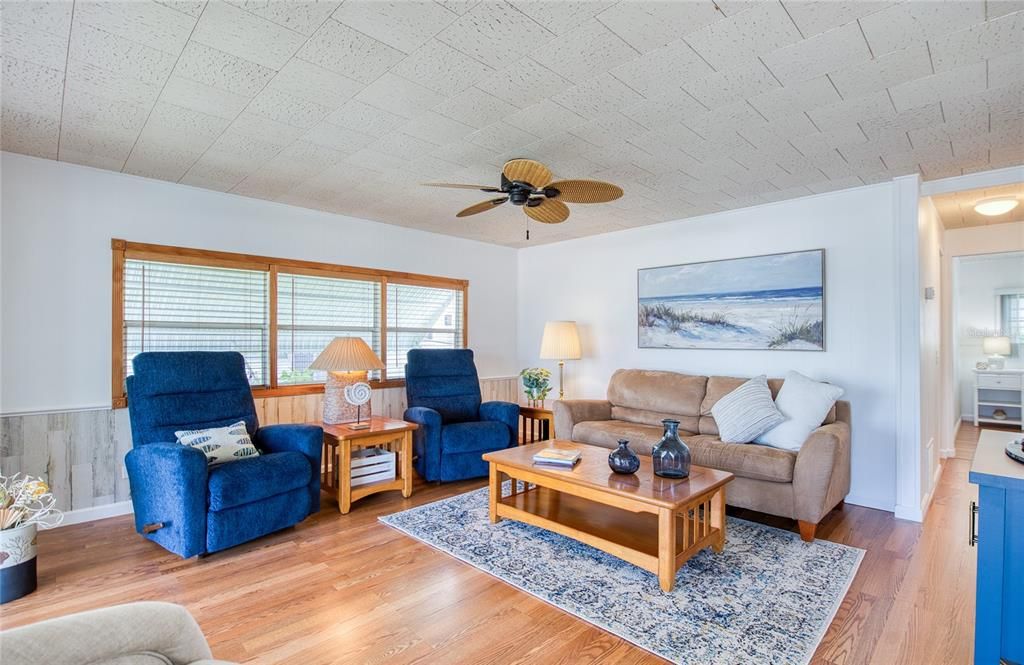 En Venta: $239,900 (2 camas, 2 baños, 768 Pies cuadrados)